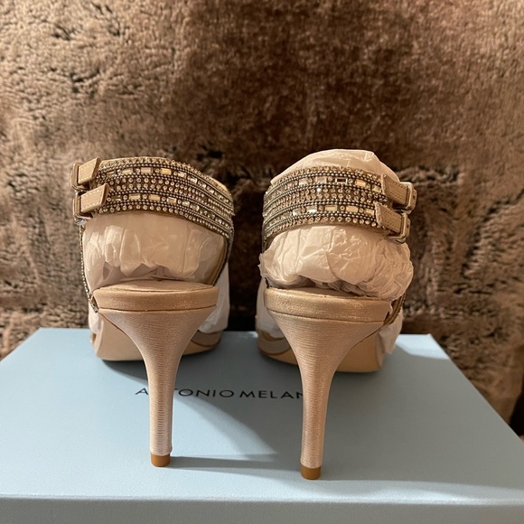 Never worn, ordered and didn’t need. Very pretty and perfect for holidays! - Picture 5 of 11